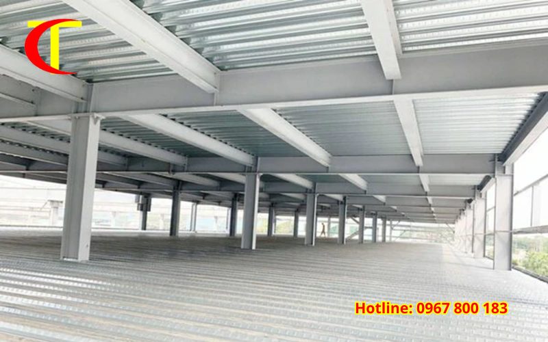 Nhà xưởng thép hay bê tông tốt hơn?