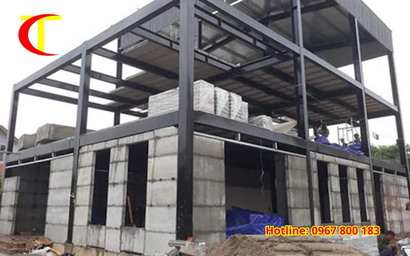Nhà xưởng thép hay bê tông tốt hơn?
