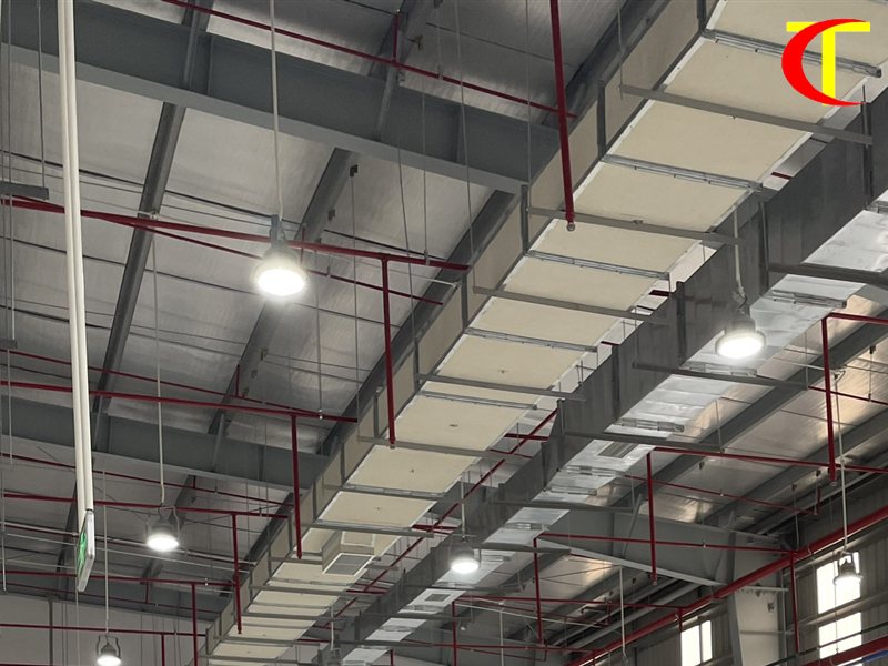 Báo giá lắp đặt hệ thống thông gió nhà xưởng: chi phí gồm những gì? Kết cấu mái khung thép và tuyến ống kỹ thuật trong nhà xưởng
