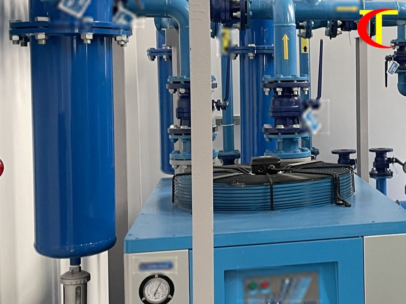 Bộ lọc khí nén và máy sấy khí trong phòng máy nén khí nhà máy