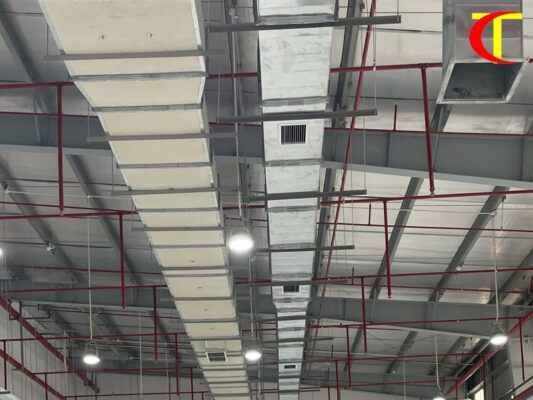Ống gió và đường ống kỹ thuật trên trần, hạng mục cần phối hợp khi thiết kế điều hòa phòng server