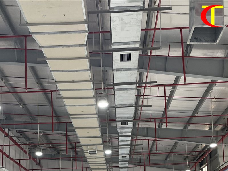 Ống gió và đường ống kỹ thuật trên trần, hạng mục cần phối hợp khi thiết kế điều hòa phòng server